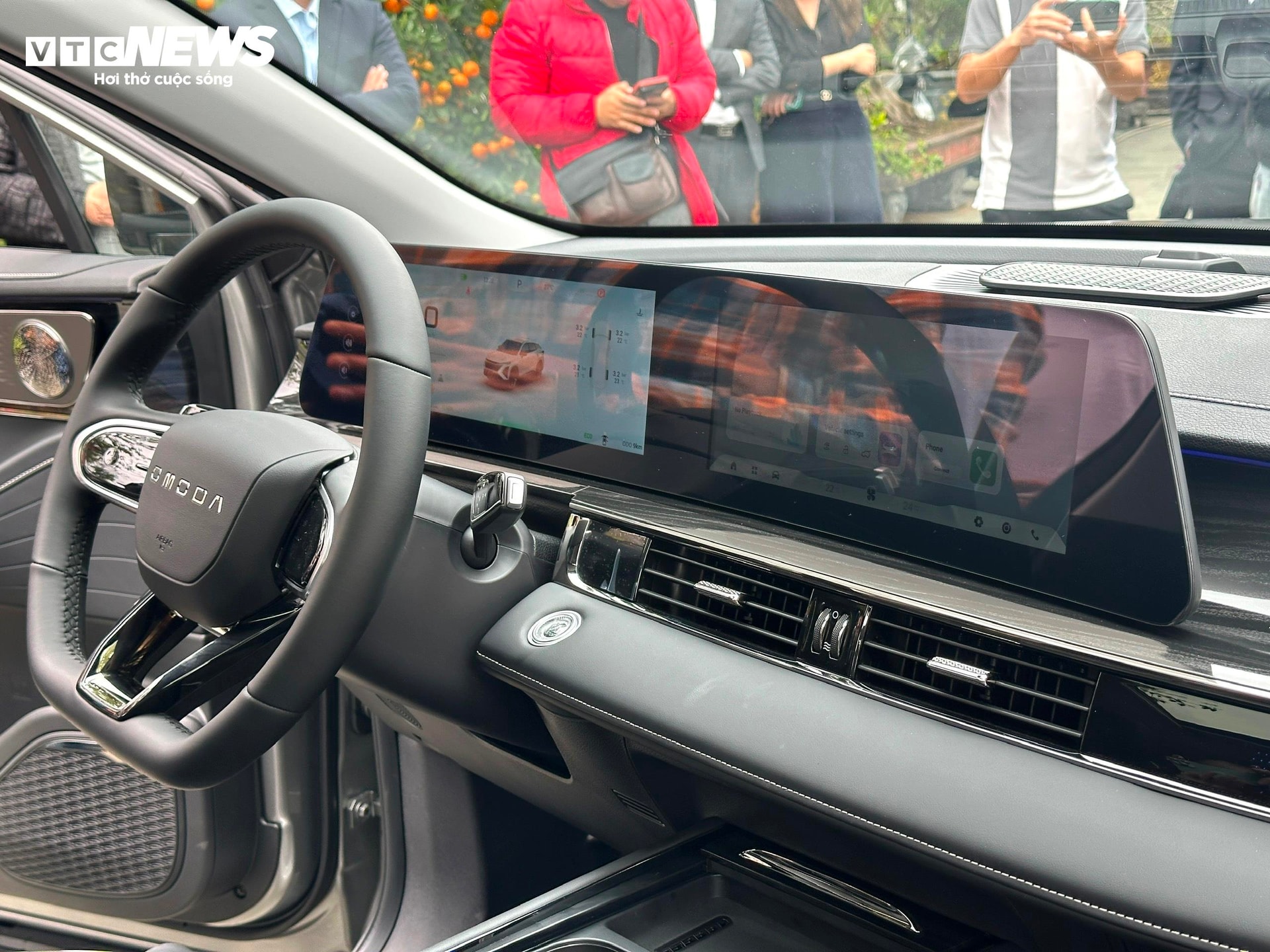Omoda C5 Super Hybrid hỗ trợ Android Auto, Apple CarPlay và trang bị hệ thống âm thanh 8 loa Sony.