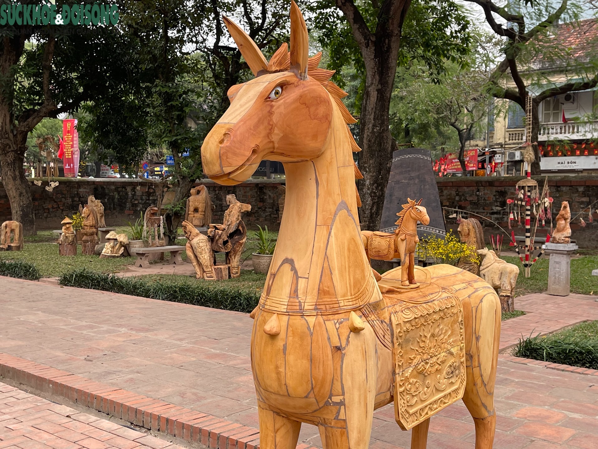 Cận cảnh bộ tượng ngựa độc bản Tây Nguyên chào Tết Bính Ngọ tại Hà Nội- Ảnh 10. Cận cảnh bộ tượng ngựa độc bản Tây Nguyên chào Tết Bính Ngọ tại Hà Nội- Ảnh 10.