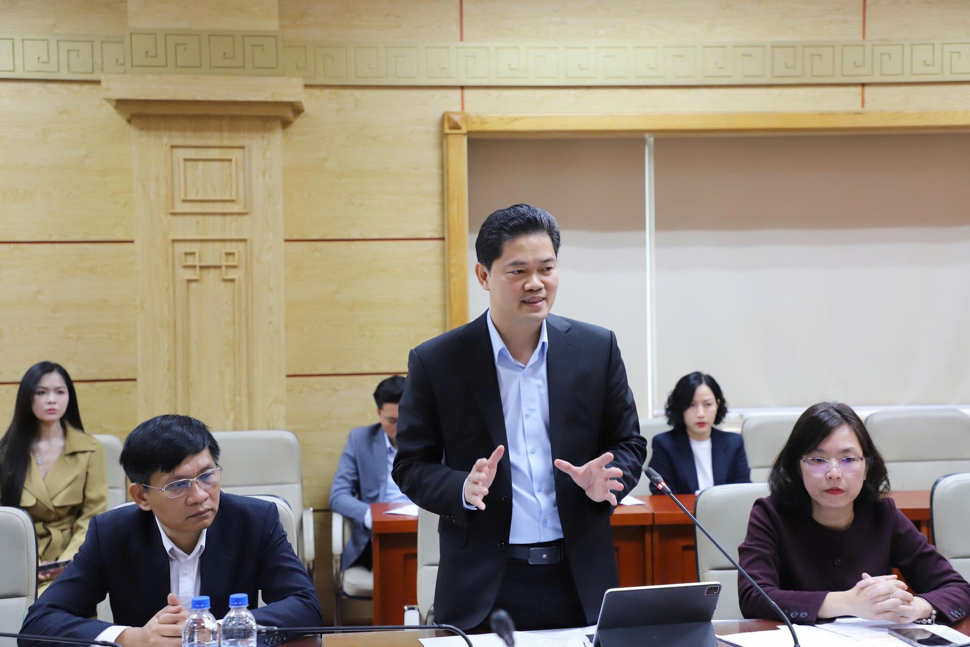 Thứ trưởng Thường trực Vũ Mạnh Hà làm việc với Hội Quân dân Y Việt Nam về công tác phát triển y dược cổ truyền- Ảnh 1.