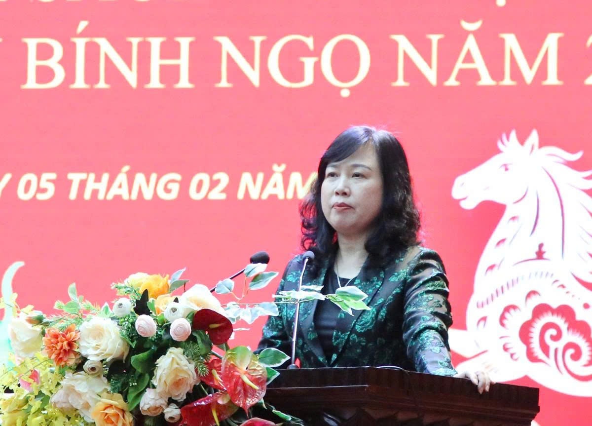 Bộ trưởng Đào Hồng Lan cùng Đoàn ĐBQH Bắc Ninh trao quà tặng các đối tượng chính sách - xã hội- Ảnh 2.