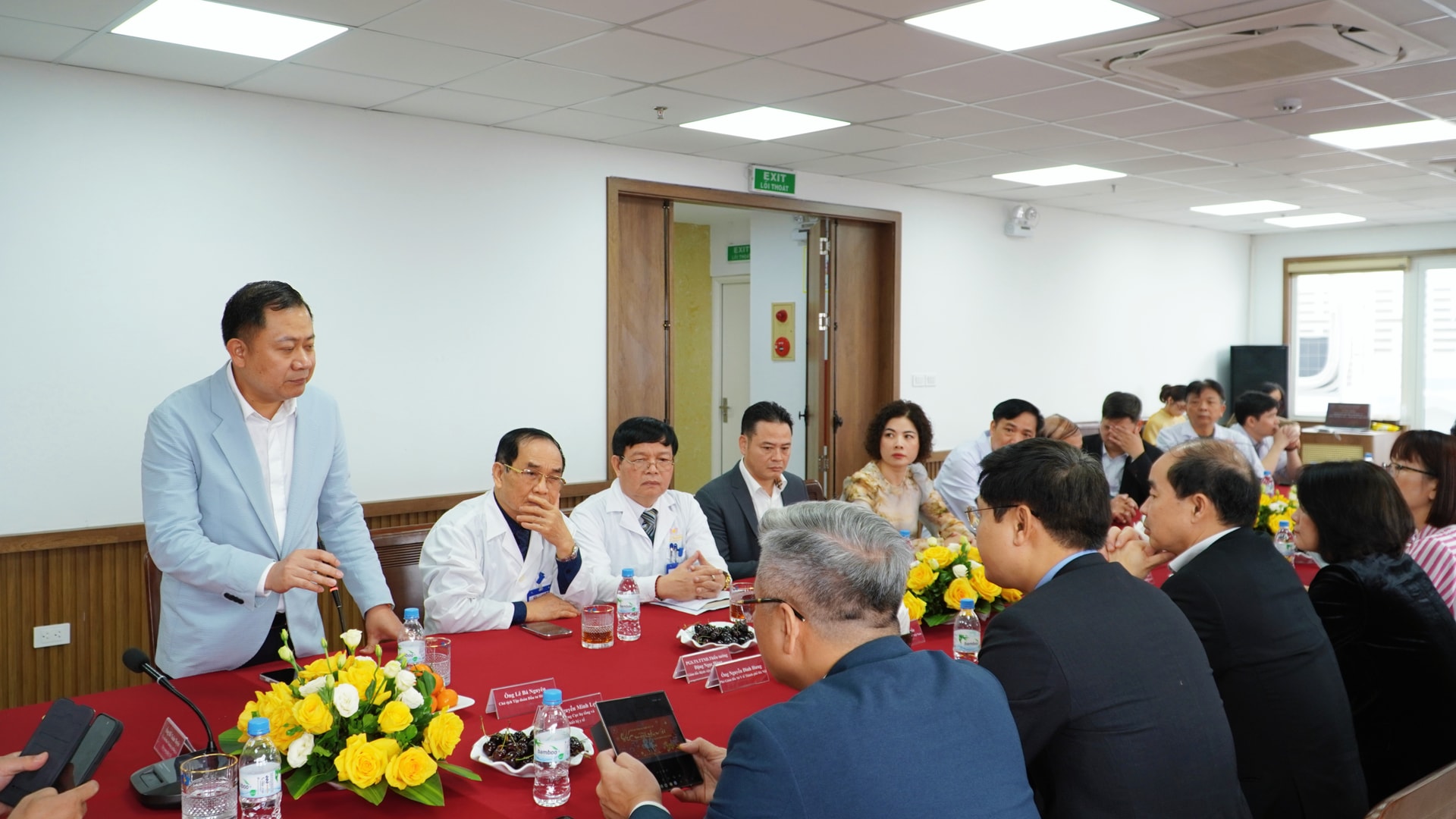 Thứ trưởng Bộ Y tế Đỗ Xuân Tuyên thăm, kiểm tra công tác ứng trực Tết tại BVĐK Hà Thành- Ảnh 2.