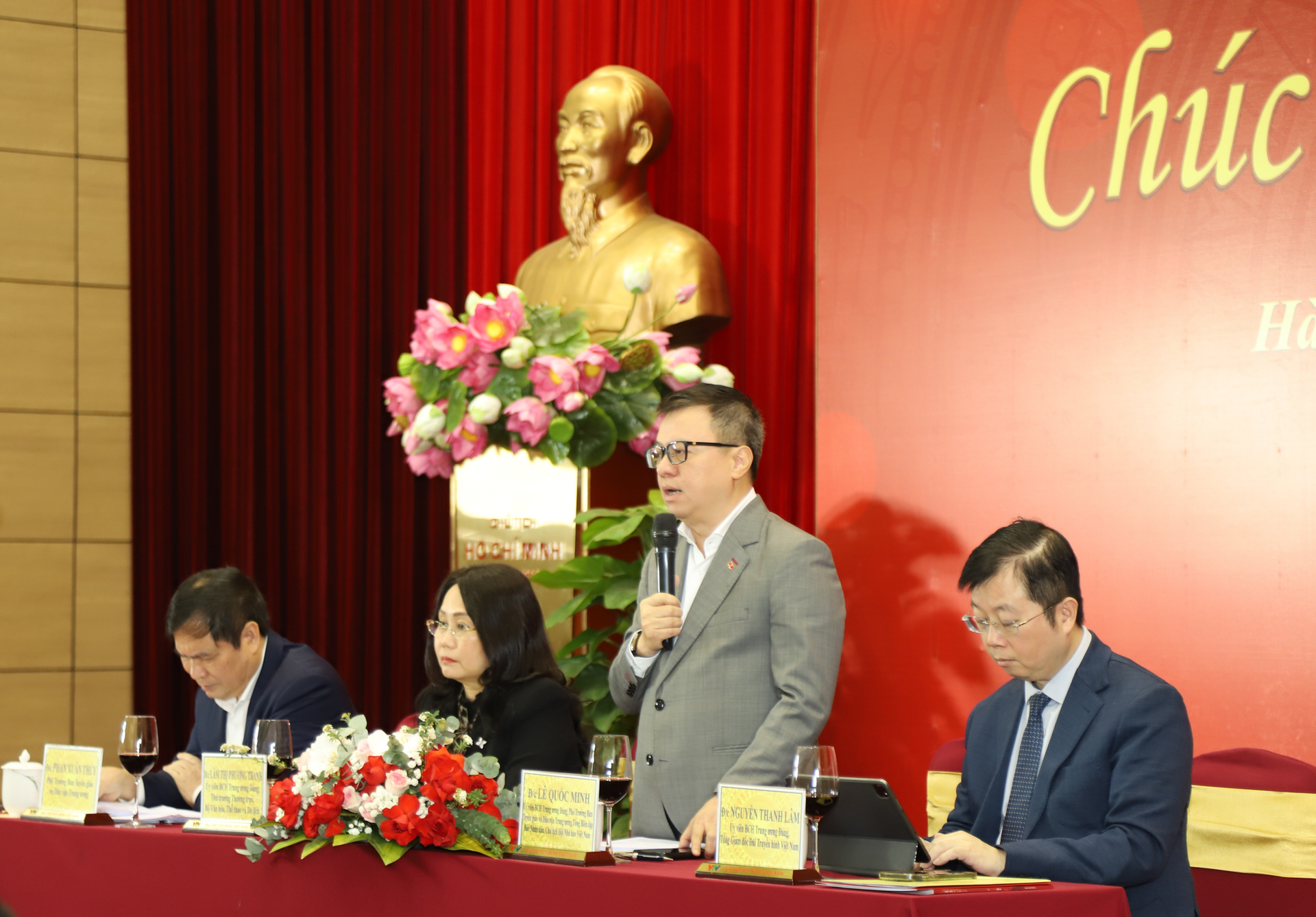 Báo chí tạo sự đồng thuận xã hội và khí thế mới cho đất nước- Ảnh 4. Báo chí tạo sự đồng thuận xã hội và khí thế mới cho đất nước- Ảnh 4.