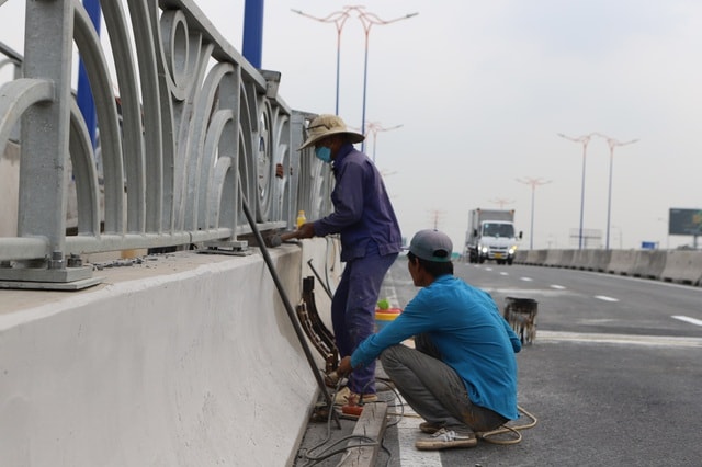 TPHCM: Nhiều tài xế vẫn bỡ ngỡ, di chuyển nhầm ở hầm chui nút giao An Phú- Ảnh 2.