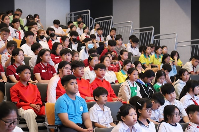 Công an chỉ rõ '4 không, 2 cảnh giác' giúp trẻ tránh bị lừa đảo- Ảnh 3. Công an chỉ rõ '4 không, 2 cảnh giác' giúp trẻ tránh bị lừa đảo- Ảnh 3.