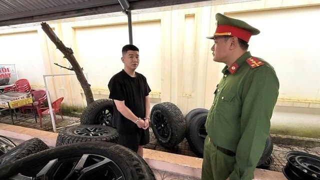 Công an tìm chủ xe bị mất trộm bánh ô tô- Ảnh 1.