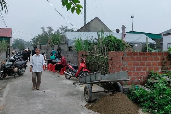 Ba người trong một gia đình tử vong nghi do đốt than sưởi ấm- Ảnh 1. Ba người trong một gia đình tử vong nghi do đốt than sưởi ấm- Ảnh 1.