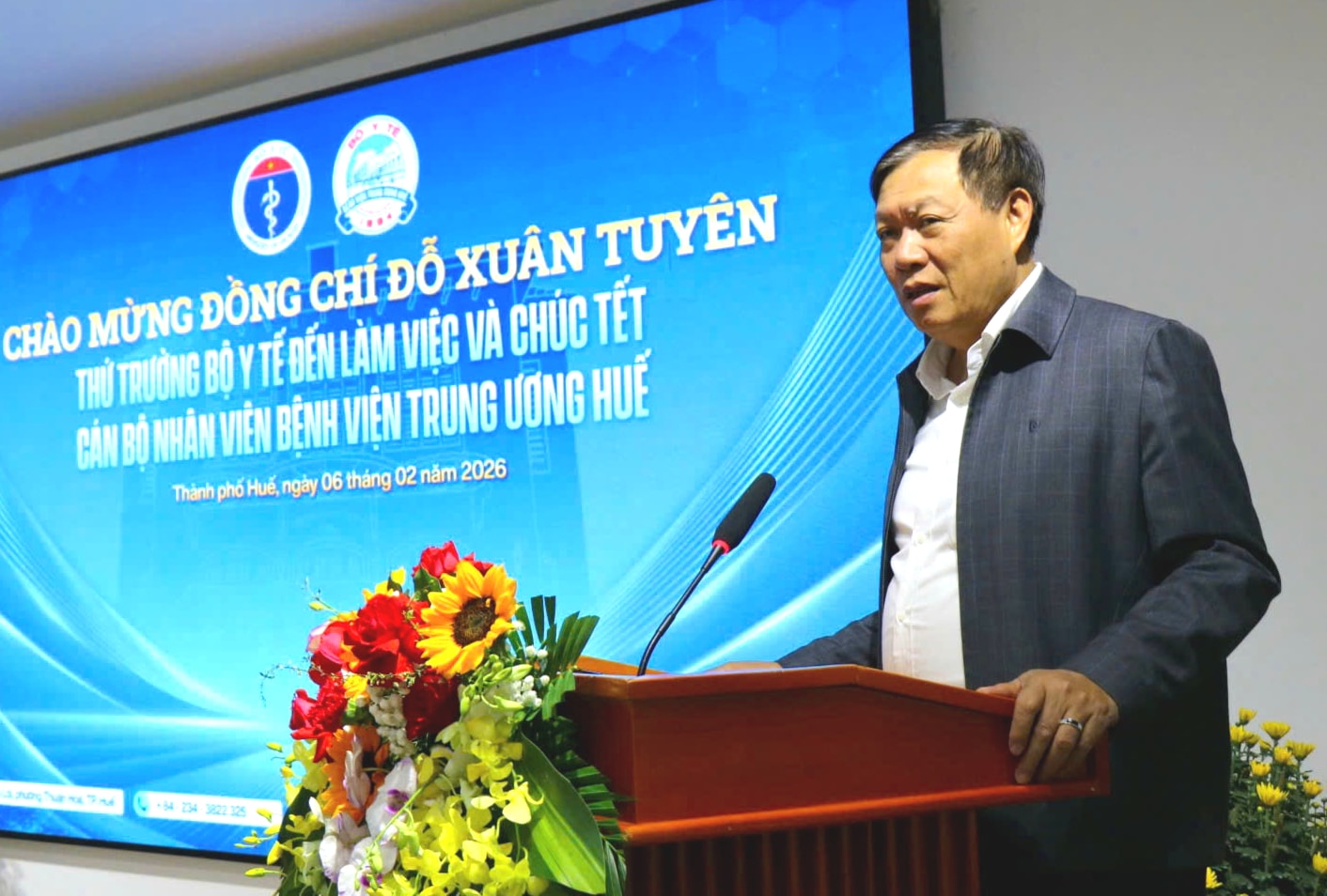 Thứ trưởng Bộ Y tế Đỗ Xuân Tuyên kiểm tra công tác bảo đảm y tế dịp Tết Nguyên đán tại Huế- Ảnh 1.