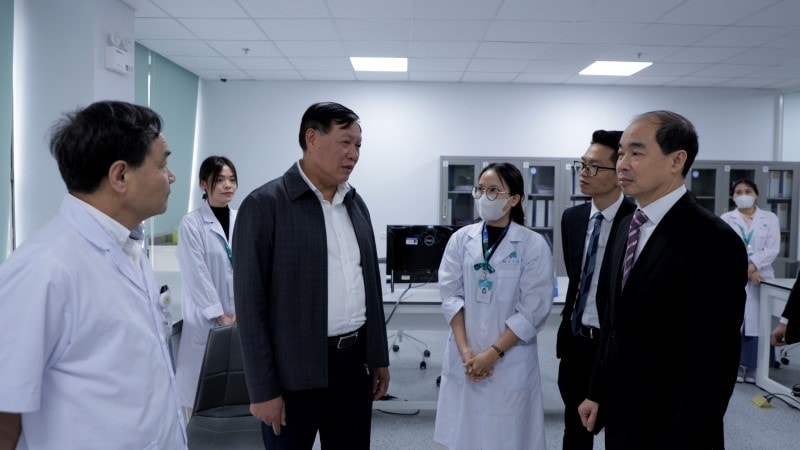 Thứ trưởng Đỗ Xuân Tuyên thăm, chúc tết, kiểm tra trực phục vụ Tết tại một số đơn vị y tế ở Hà Nội- Ảnh 5.