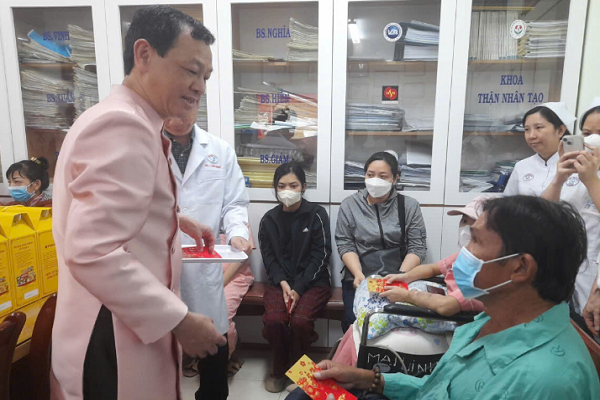 Chăm lo Tết trong bệnh viện hạng đặc biệt: Khi nhân viên y tế làm ‘người giữ Xuân’ cho bệnh nhân- Ảnh 1.