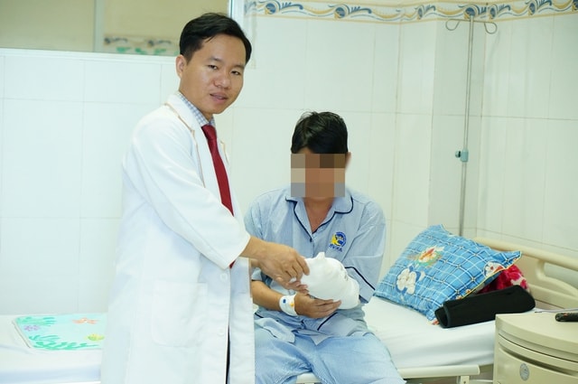 Nỗ lực giữ lại bàn tay công nhân bị dập nát do tai nạn lao động- Ảnh 2.