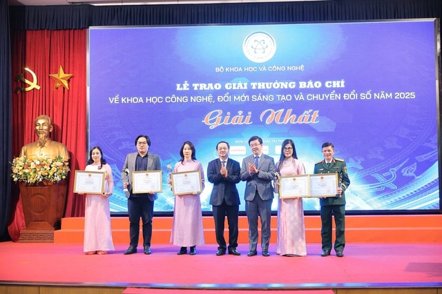 Báo Sức khỏe và Đời sống nhận giải Ba, giải báo chí về khoa học công nghệ, đổi mới sáng tạo và chuyển đổi số 2025- Ảnh 3. Báo Sức khỏe và Đời sống nhận giải Ba, giải báo chí về khoa học công nghệ, đổi mới sáng tạo và chuyển đổi số 2025- Ảnh 3.