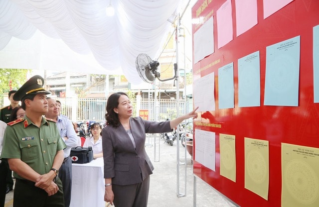 Phó Chủ tịch nước Võ Thị Ánh Xuân kiểm tra công tác chuẩn bị bầu cử tại Đồng Nai- Ảnh 1.