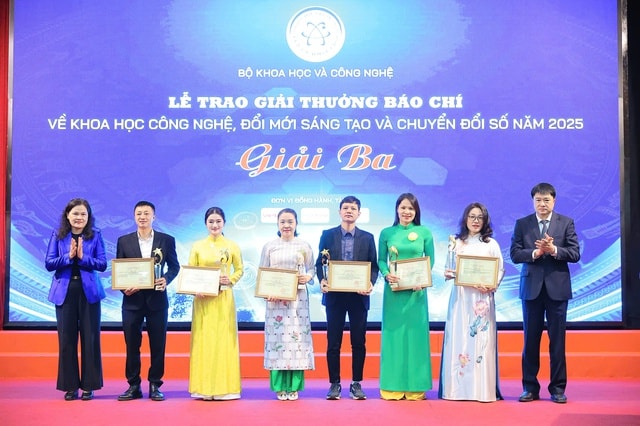 Báo Sức khỏe và Đời sống nhận giải Ba, giải báo chí về khoa học công nghệ, đổi mới sáng tạo và chuyển đổi số 2025- Ảnh 1. Báo Sức khỏe và Đời sống nhận giải Ba, giải báo chí về khoa học công nghệ, đổi mới sáng tạo và chuyển đổi số 2025- Ảnh 1.