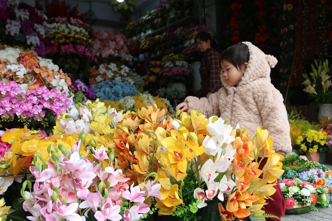 Vào mùa kinh doanh Tết, phố phụ kiện trang trí rực rỡ sắc màu- Ảnh 17. Vào mùa kinh doanh Tết, phố phụ kiện trang trí rực rỡ sắc màu- Ảnh 17.