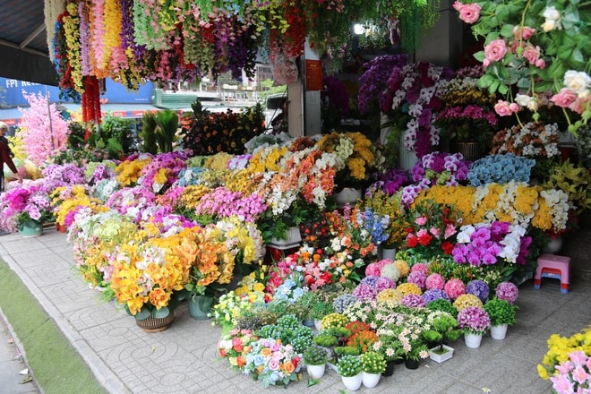 Vào mùa kinh doanh Tết, phố phụ kiện trang trí rực rỡ sắc màu- Ảnh 18. Vào mùa kinh doanh Tết, phố phụ kiện trang trí rực rỡ sắc màu- Ảnh 18.