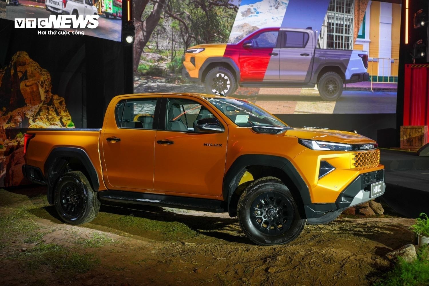 Toyota Hilux thế hệ mới mang thiết kế 