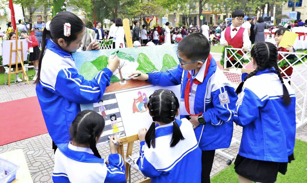 Các hoạt động của Toyota Việt Nam không chỉ giúp các em học sinh nâng cao kiến thức an toàn giao thông mà còn thay đổi cách tiếp cận thông tin một cách hiệu quả.