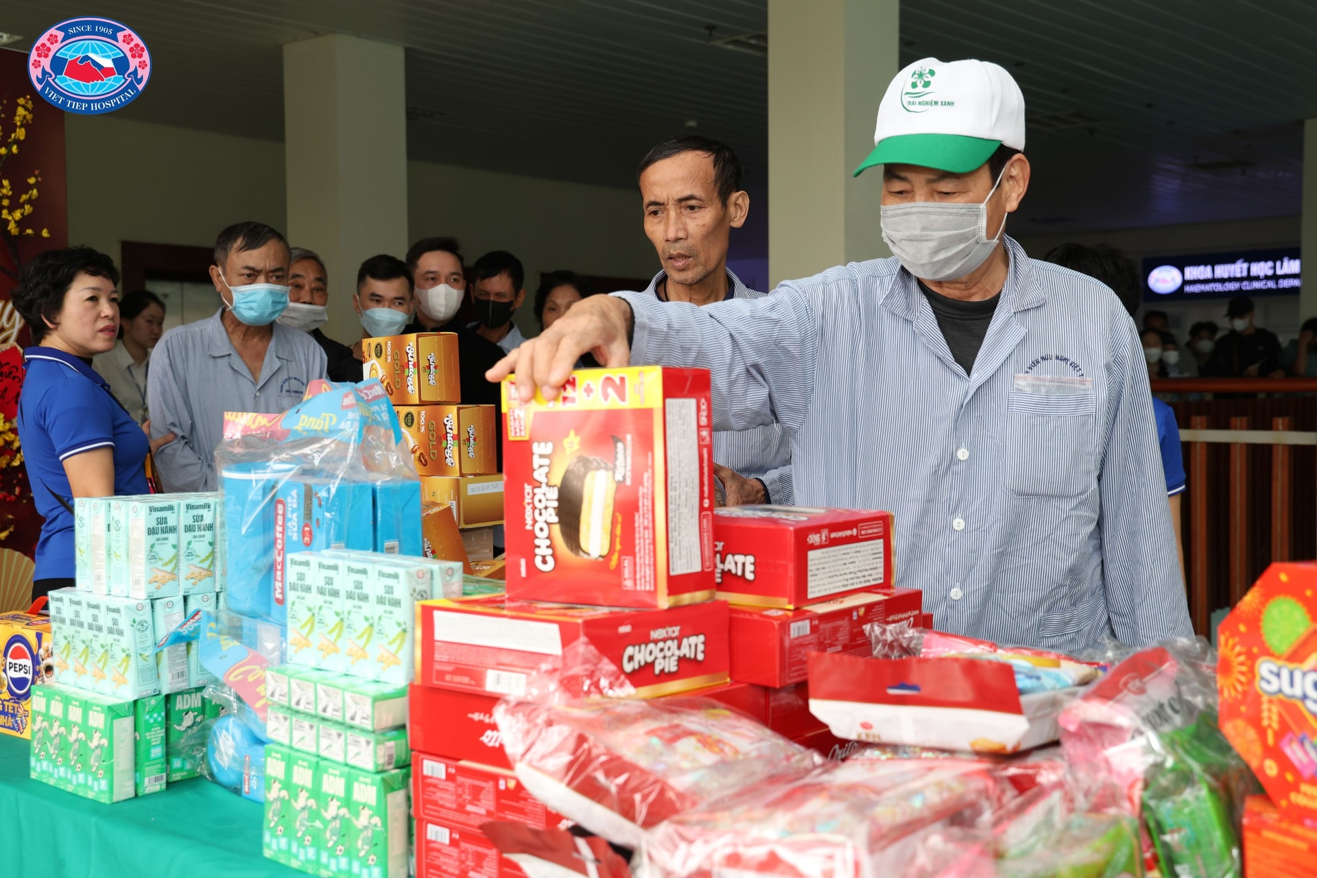 'Siêu thị Tết 0 đồng', thêm gắn kết yêu thương với người bệnh- Ảnh 3.
