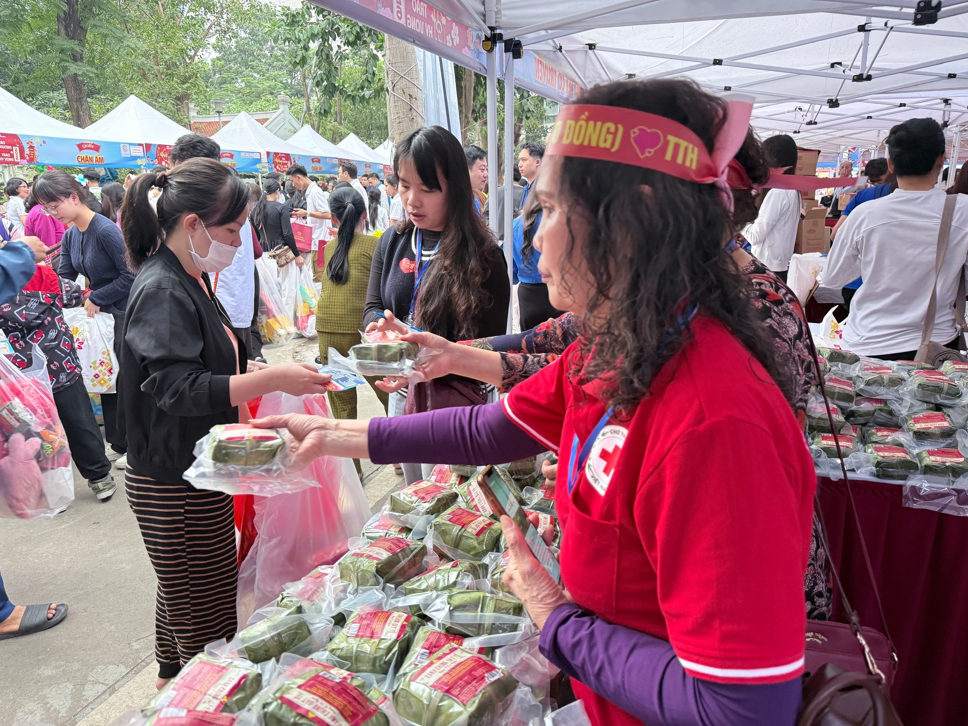 Trao quà Tết miễn phí cho 2.000 bệnh nhi- Ảnh 3.
