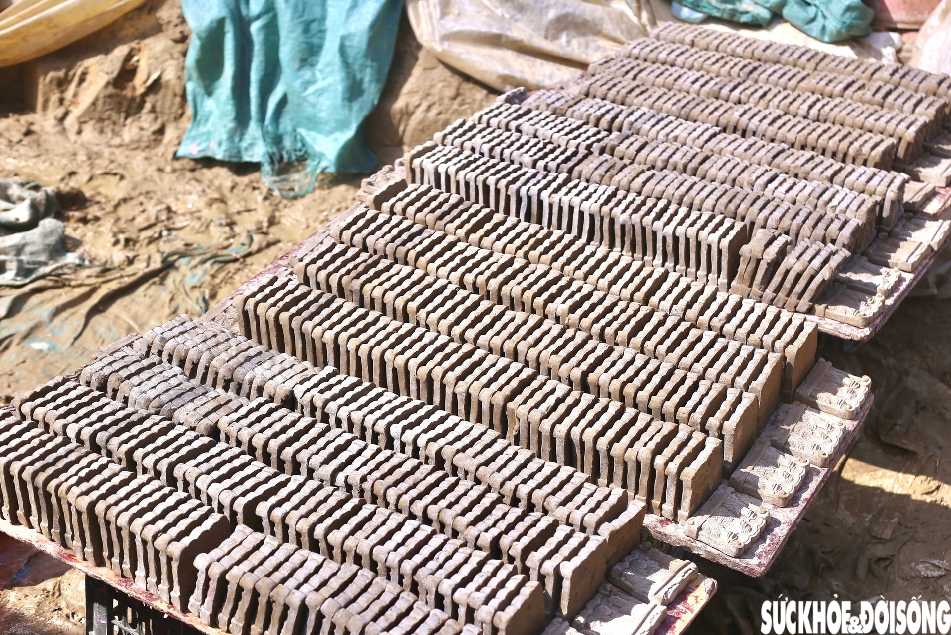 Người dân làng Địa Linh thức dậy từ sớm, quần quật cả ngày chạy hàng tượng ông Táo- Ảnh 3.