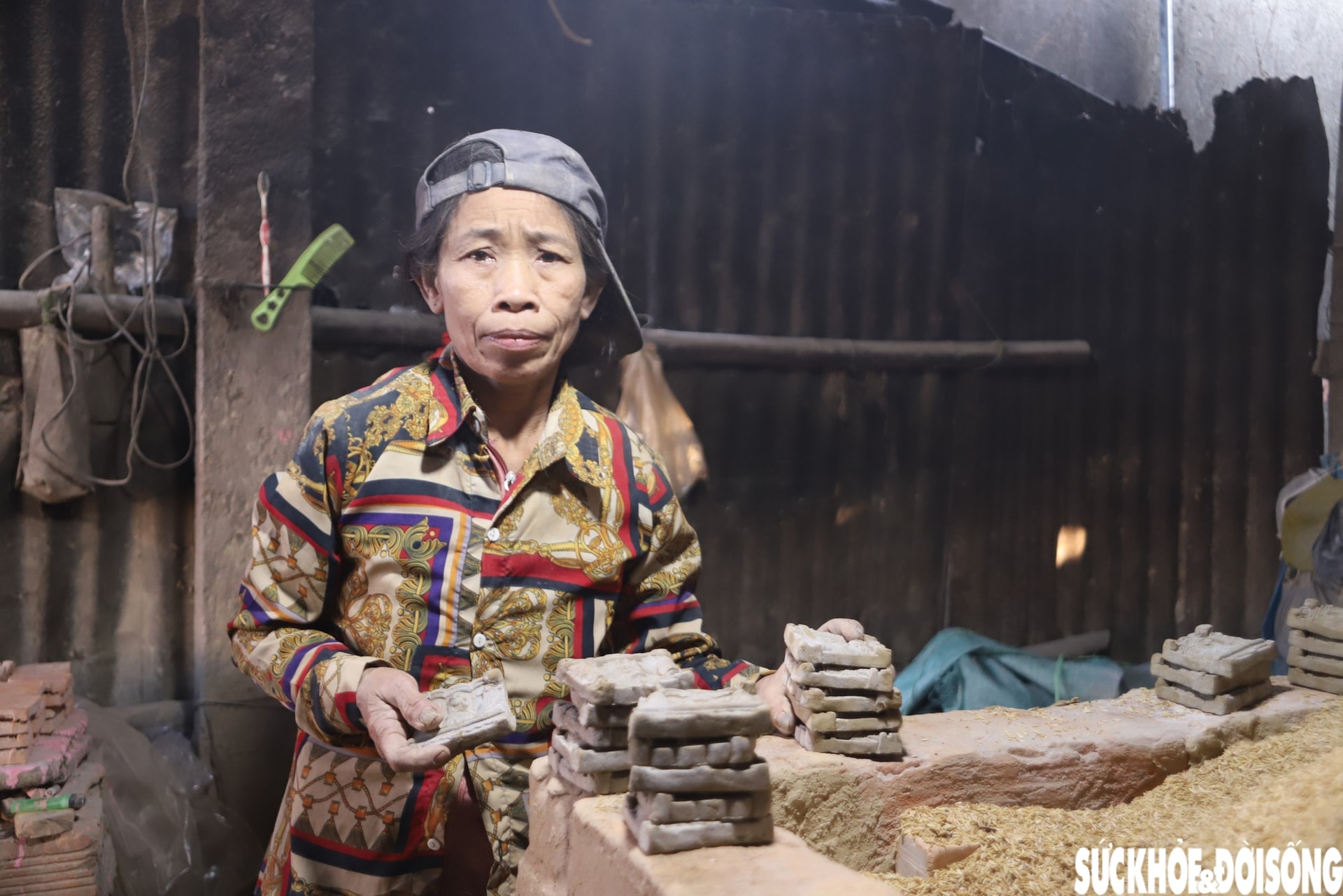 Người dân làng Địa Linh thức dậy từ sớm, quần quật cả ngày chạy hàng tượng ông Táo- Ảnh 6.