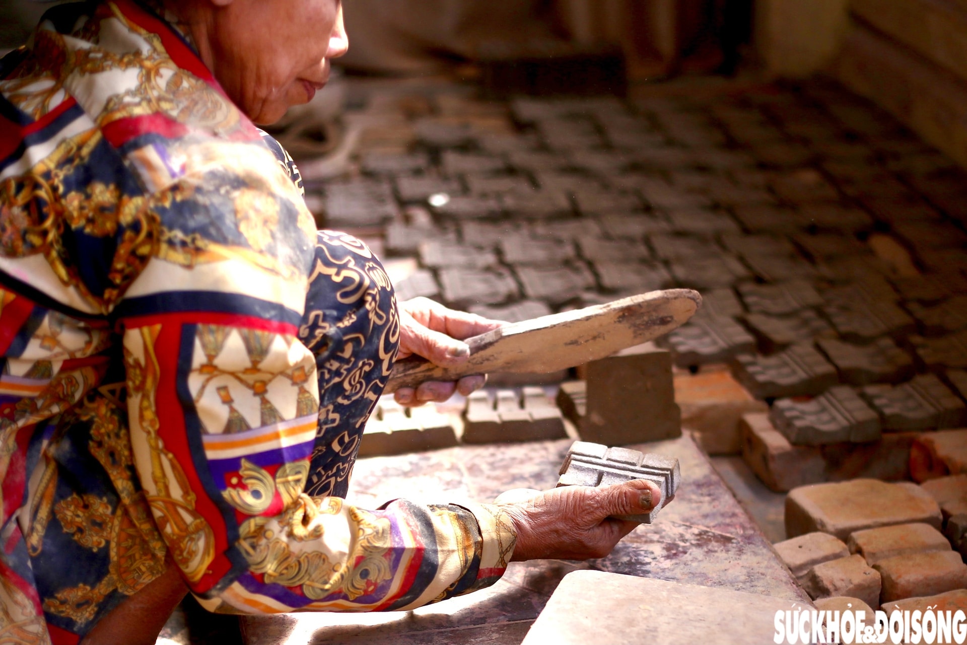 Người dân làng Địa Linh thức dậy từ sớm, quần quật cả ngày chạy hàng tượng ông Táo- Ảnh 7.