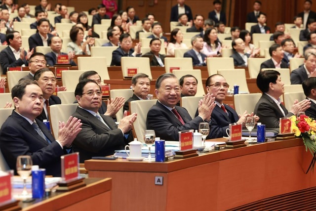 Tổng Bí thư Tô Lâm và các đồng chí Lãnh đạo Đảng, Nhà nước, nguyên Lãnh đạo Đảng, Nhà nước dự Hội nghị. Ảnh: Hải Nguyễn