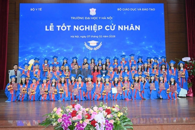 Gần 300 tân cử nhân nhận bằng tốt nghiệp, bổ sung nhân lực cho ngành y tế- Ảnh 3.