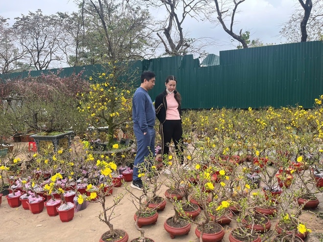 Đào quất xuống phố sớm, chợ Tết vẫn chưa đông- Ảnh 5.