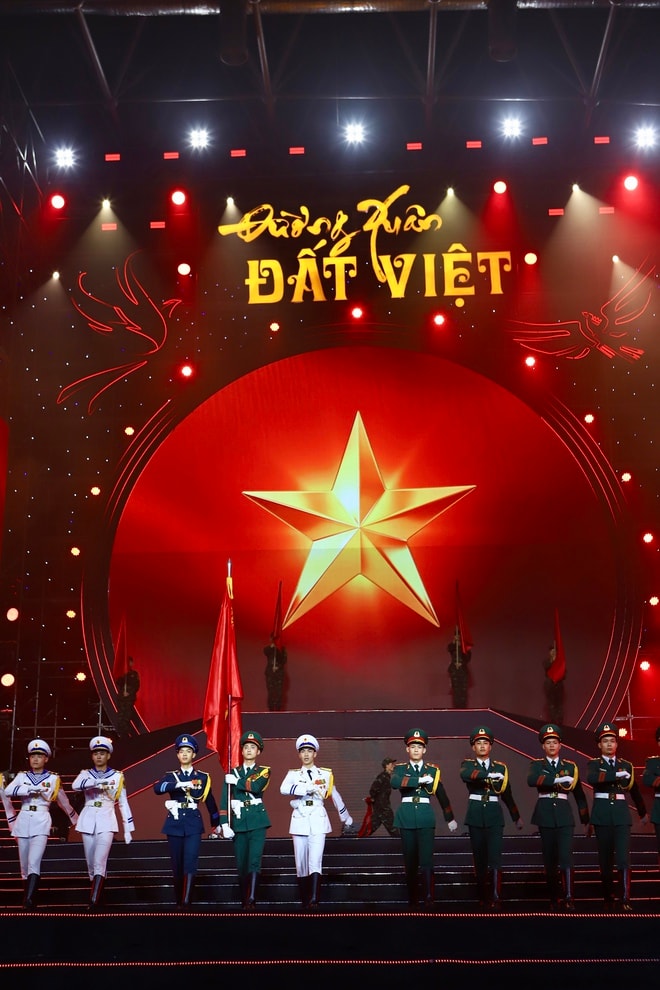 Khoảnh khắc ấn tượng trong đêm chính luận nghệ thuật 'Đường Xuân đất Việt 2026 - Hội tụ'- Ảnh 16.