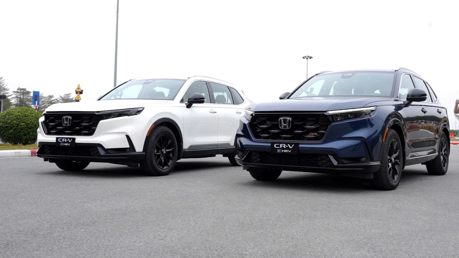 Phiên bản CR-V e:HEV L có giá dễ tiếp cận hơn nhưng vẫn đầy đủ tiện nghi.