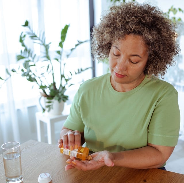 Cảnh giác thuốc: Một số loại thuốc dùng phổ biến có thể gây rối loạn đường ruột- Ảnh 1.