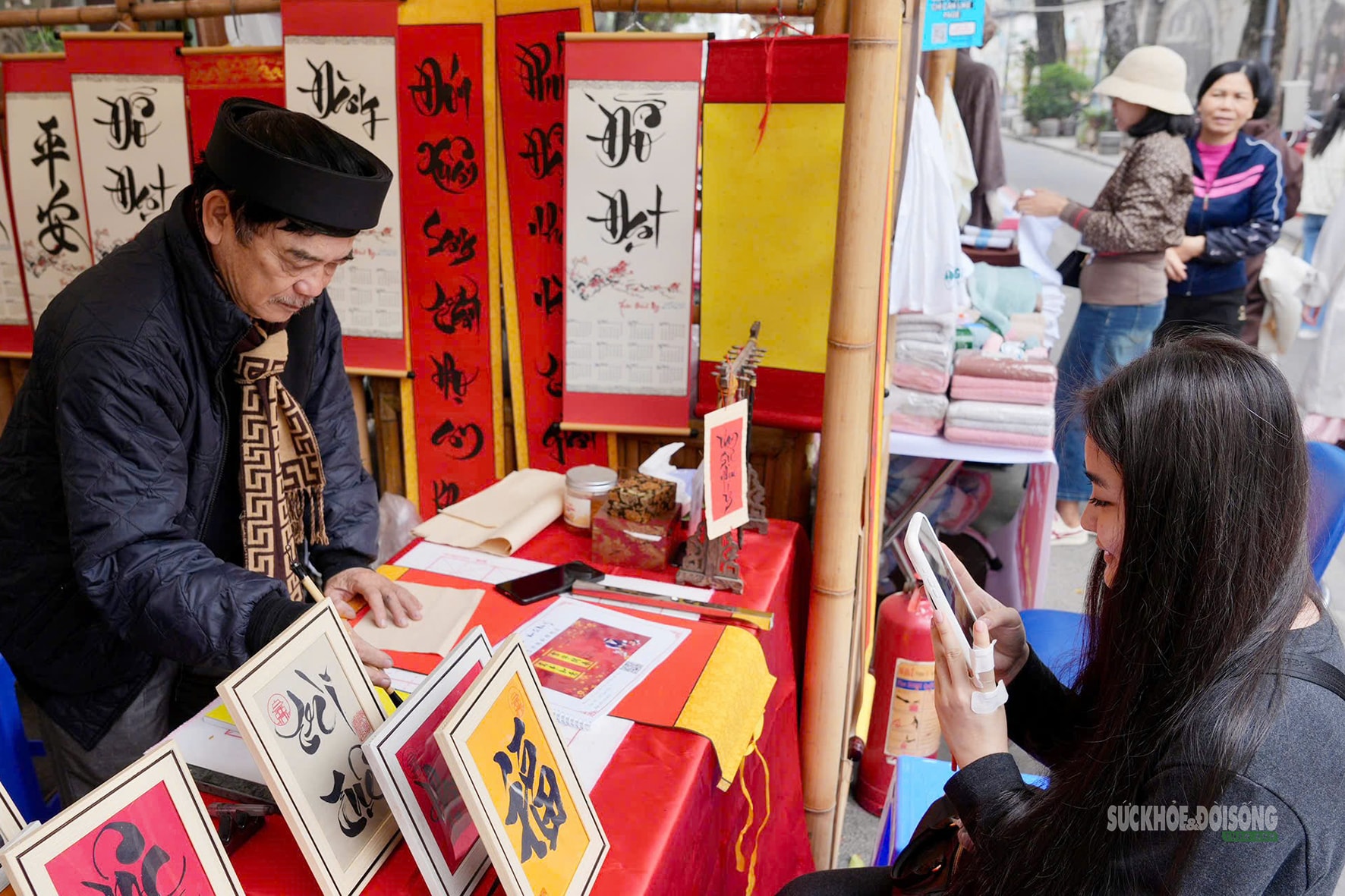 Chợ hoa Hàng Lược mỗi năm chỉ mở một lần hấp dẫn khách quốc tế- Ảnh 5. Chợ hoa Hàng Lược mỗi năm chỉ mở một lần hấp dẫn khách quốc tế- Ảnh 5.