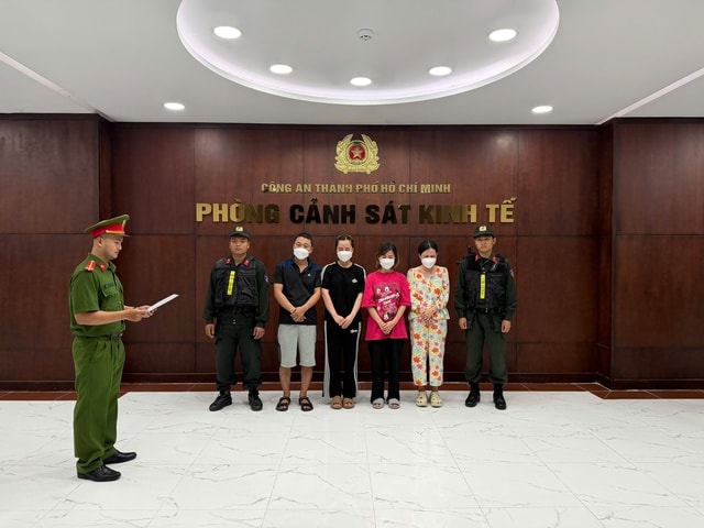 Triệt phá đường dây buôn bán mỹ phẩm giả quy mô lớn trên không gian mạng- Ảnh 1.