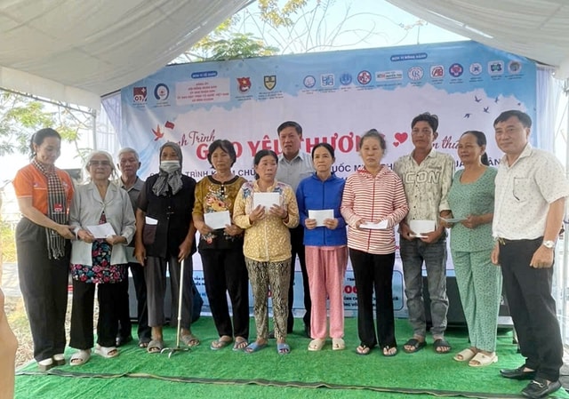 Thứ trưởng Bộ Y tế Đỗ Xuân Tuyên: Chung tay chăm sóc sức khỏe người dân, để mọi nhà đều có Tết ấm- Ảnh 1.