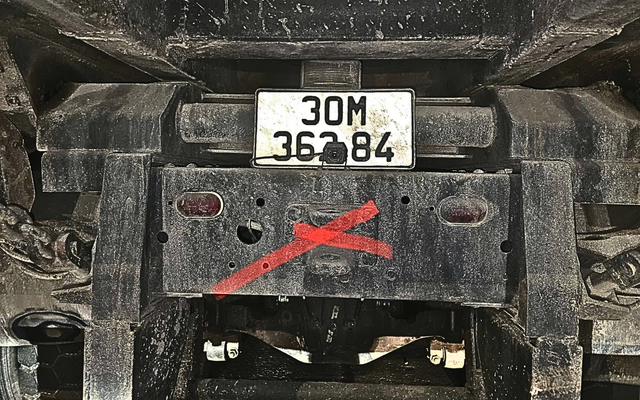 Liên tiếp xử lý xe che biển số, phạt nặng hàng chục triệu đồng- Ảnh 2.