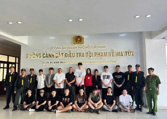 Kiểm tra quán bar tại TPHCM, 17 người dương tính với ma túy- Ảnh 2.