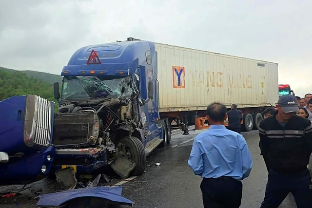 Liên tiếp hai vụ tai nạn trên cao tốc Hàm Nghi - Vũng Áng- Ảnh 2.