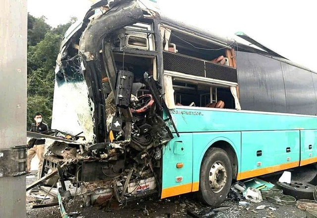 Tai nạn giao thông liên hoàn trên cao tốc Vân Phong-Nha Trang- Ảnh 1. Tai nạn giao thông liên hoàn trên cao tốc Vân Phong-Nha Trang- Ảnh 1.