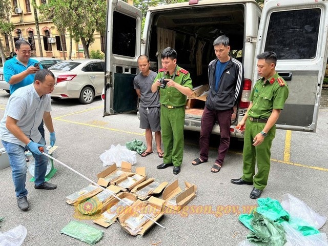 Giá bạc tăng 'chóng mặt': Lộ đường dây buôn lậu quy mô lớn- Ảnh 1.