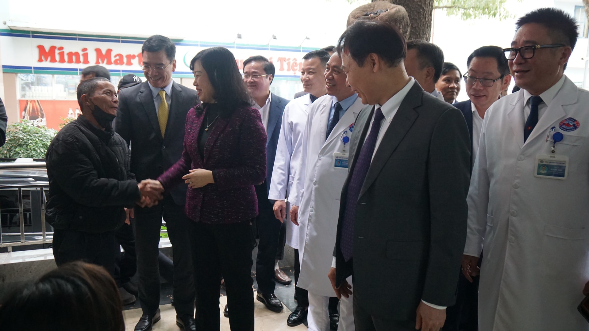 Bộ trưởng Bộ Y tế thăm, làm việc và chúc Tết cán bộ ngành y Hải Phòng- Ảnh 4.