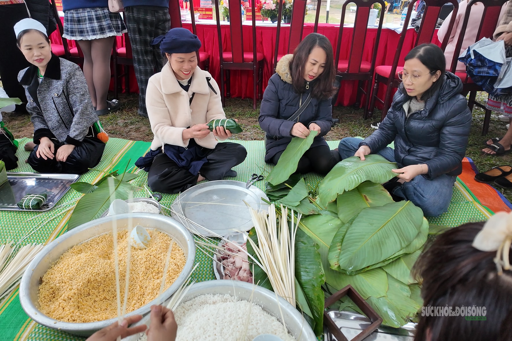 Bánh chưng xanh gói trọn nghĩa tình Tết vì người nghèo dịp Xuân Bính Ngọ 2026- Ảnh 4.