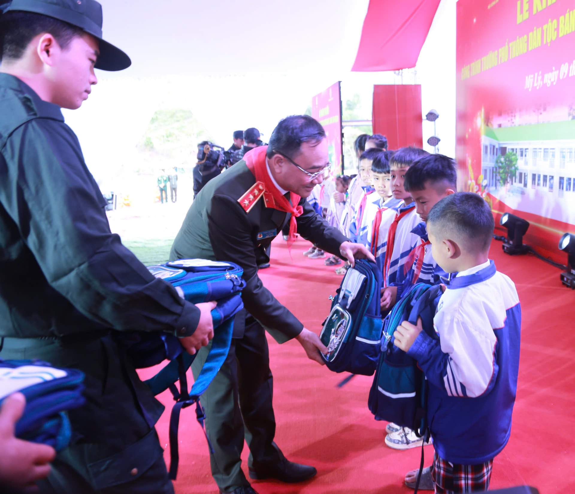 Bộ Công an khánh thành công trình tòa nhà khám, chữa bệnh Trung tâm Y tế Tương Dương- Ảnh 6. Bộ Công an khánh thành công trình tòa nhà khám, chữa bệnh Trung tâm Y tế Tương Dương- Ảnh 6.