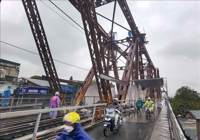 Dự kiến thông tàu qua cầu Long Biên từ 18 giờ ngày 9/2- Ảnh 1. Dự kiến thông tàu qua cầu Long Biên từ 18 giờ ngày 9/2- Ảnh 1.