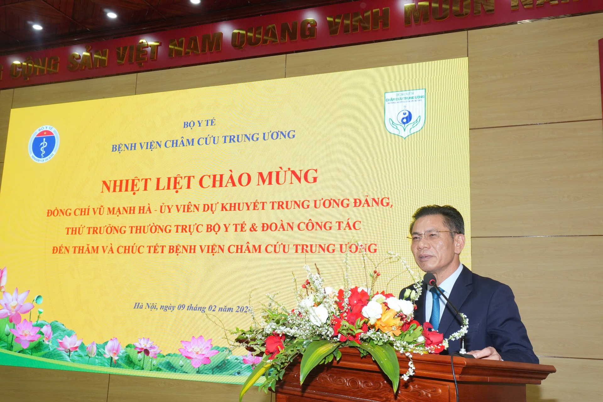 Thứ trưởng Thường trực Bộ Y tế Vũ Mạnh Hà thăm, kiểm tra công tác khám chữa bệnh dịp Tết ở Bệnh viện Phổi và Châm cứu TW- Ảnh 4.