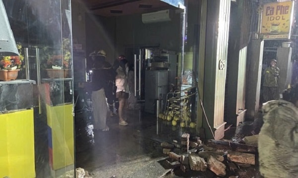 Cháy quán cà phê ca nhạc lúc đêm khuya, 15 người thoát nạn trong gang tấc- Ảnh 1.