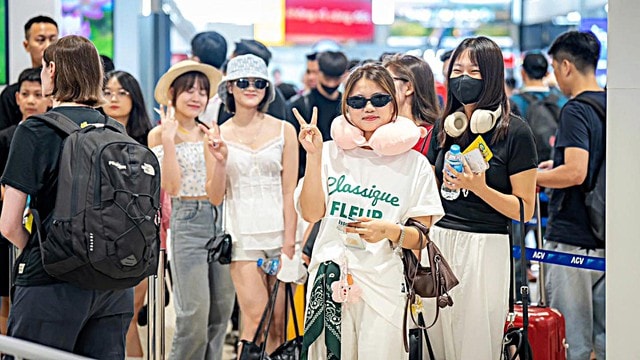 Trước cao điểm Tết, Bộ Xây dựng yêu cầu gì với hàng không, đường sắt, bến xe?- Ảnh 2. Trước cao điểm Tết, Bộ Xây dựng yêu cầu gì với hàng không, đường sắt, bến xe?- Ảnh 2.