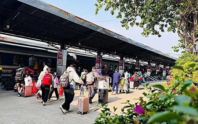 Trước cao điểm Tết, Bộ Xây dựng yêu cầu gì với hàng không, đường sắt, bến xe?- Ảnh 3. Trước cao điểm Tết, Bộ Xây dựng yêu cầu gì với hàng không, đường sắt, bến xe?- Ảnh 3.