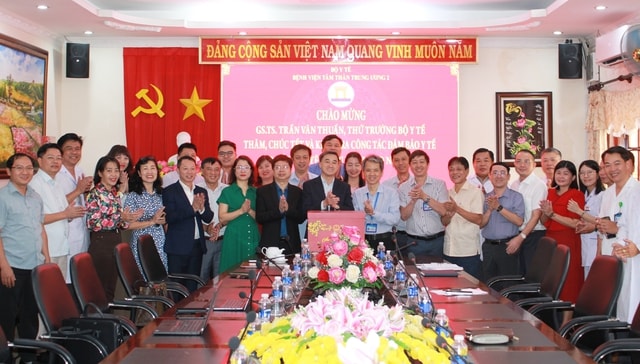 Thứ trưởng Bộ Y tế Trần Văn Thuấn thăm, kiểm tra và chúc Tết các cơ sở y tế tại Đồng Nai và TPHCM- Ảnh 2.