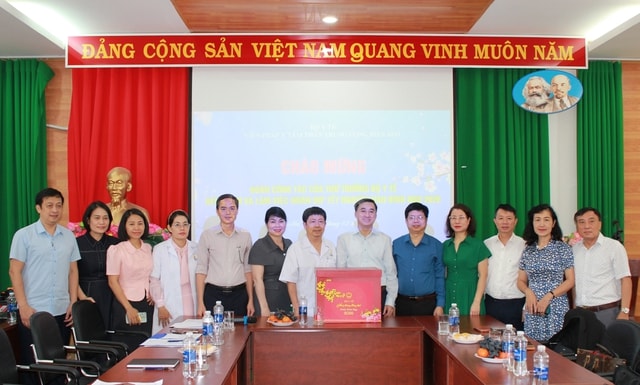 Thứ trưởng Bộ Y tế Trần Văn Thuấn thăm, kiểm tra và chúc Tết các cơ sở y tế tại Đồng Nai và TPHCM- Ảnh 4.